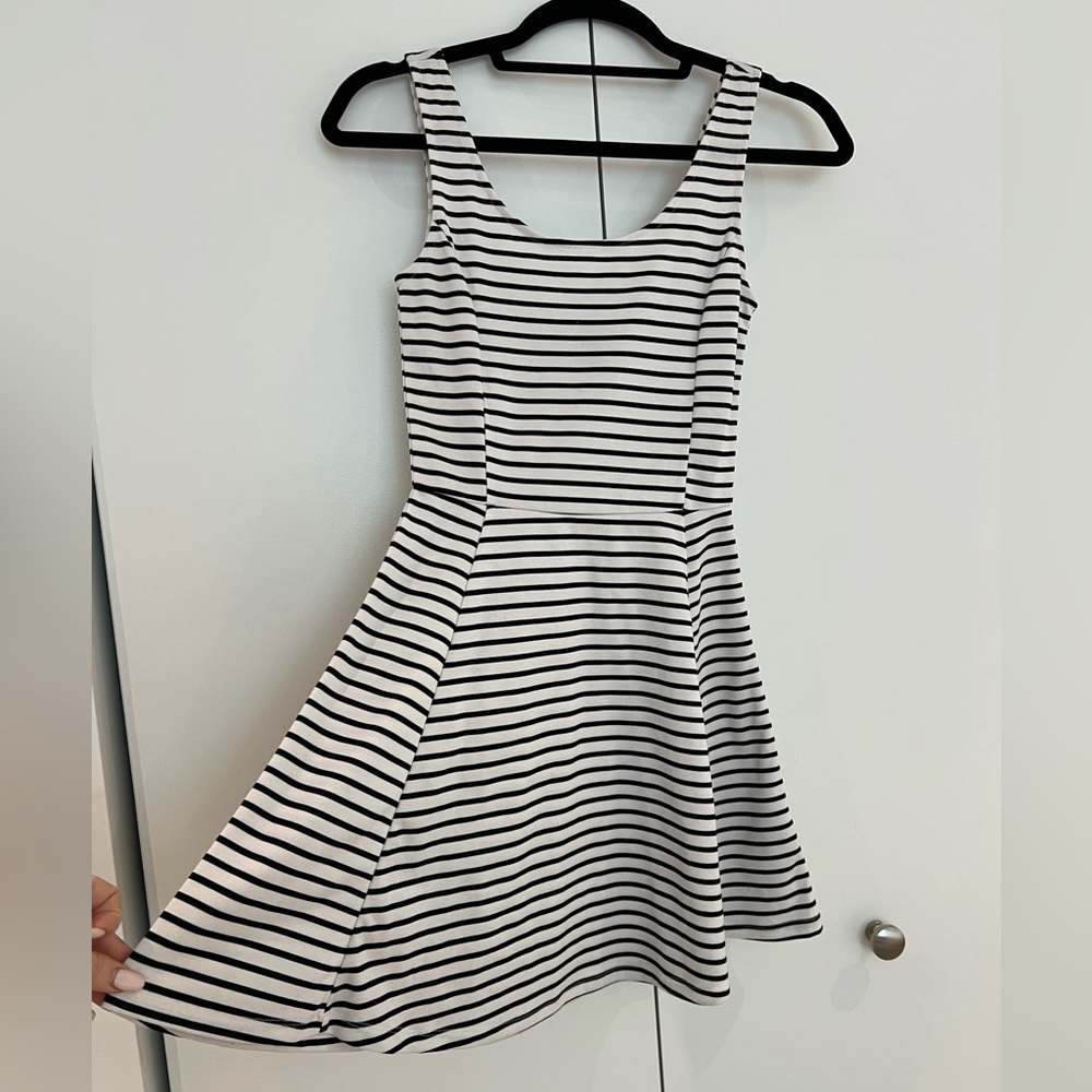 Women Divided size 4 Black and white stripes flared dress polyester A line